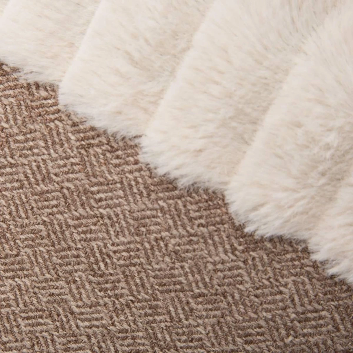 Scruffs Ellen Donut - Warme Hondenmand Van Imitatiebont - Kleur Grijs, Roze Of Bruin - Maat M Of L - Kleur: Grijs, Maat: Medium - Afbeelding 10